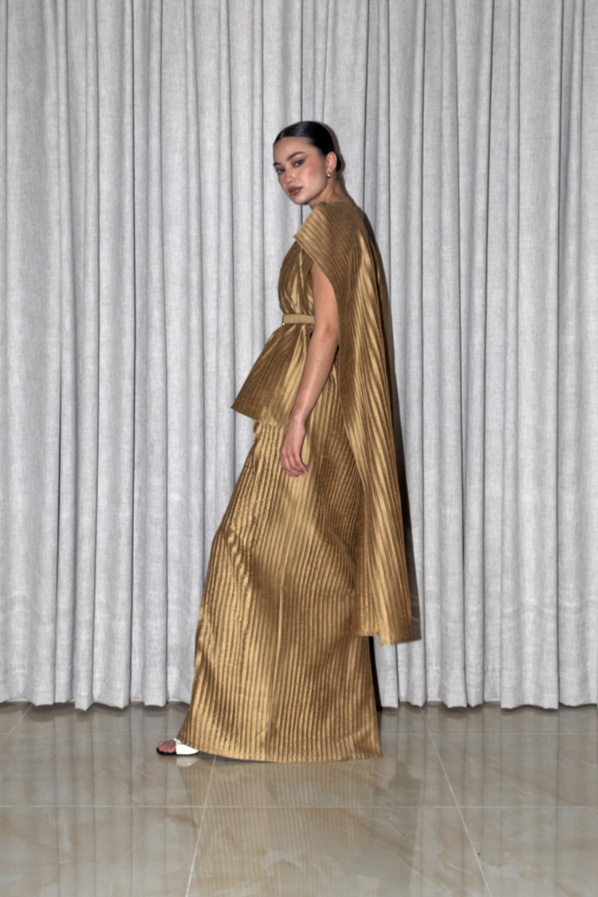 The Alaia Set in Pleated Gold